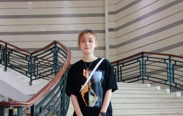 丝 袜 控 山 哥 和 有 点 害 羞 下 面 一 摸 就 出 水 的 师 妹 酒 店 开 房  小 师 妹 又 把 她 的 拿 手 绝 活 伺 候 太 爽 了